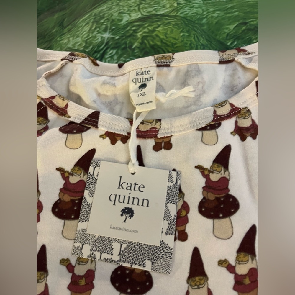 Kate Quinn Long Sleeve Relaxed Raglan Top, Gnomes, XL, NWT - Picture 6 of 7